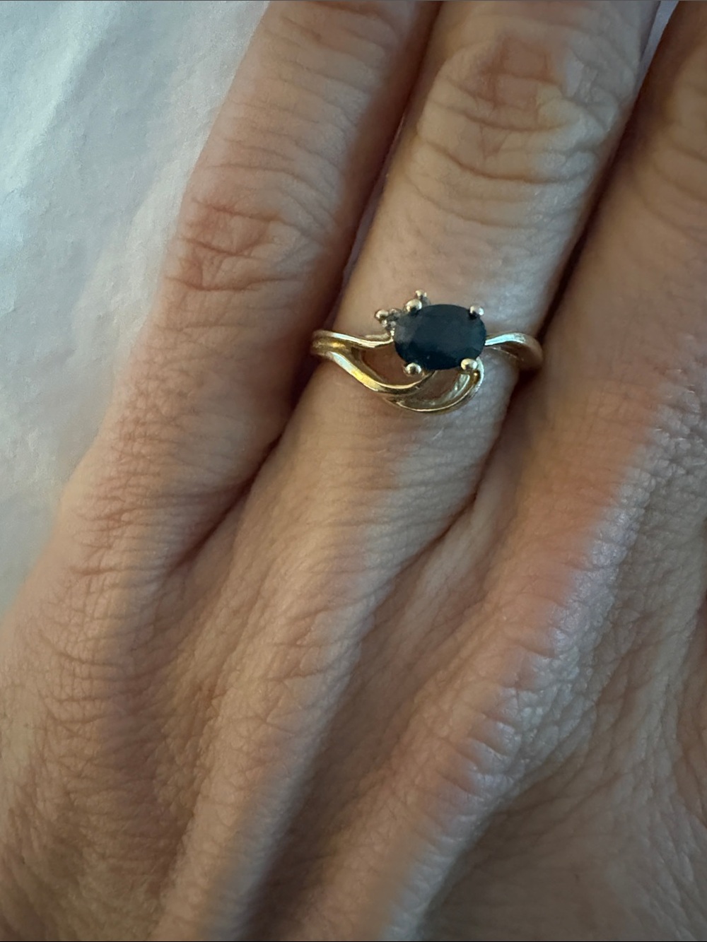 Vintage 14K yellow gold and sapphire ring